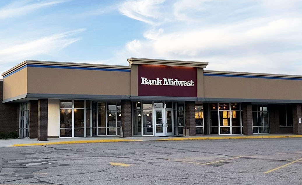 Bank Midwest Spirit Lake exterior